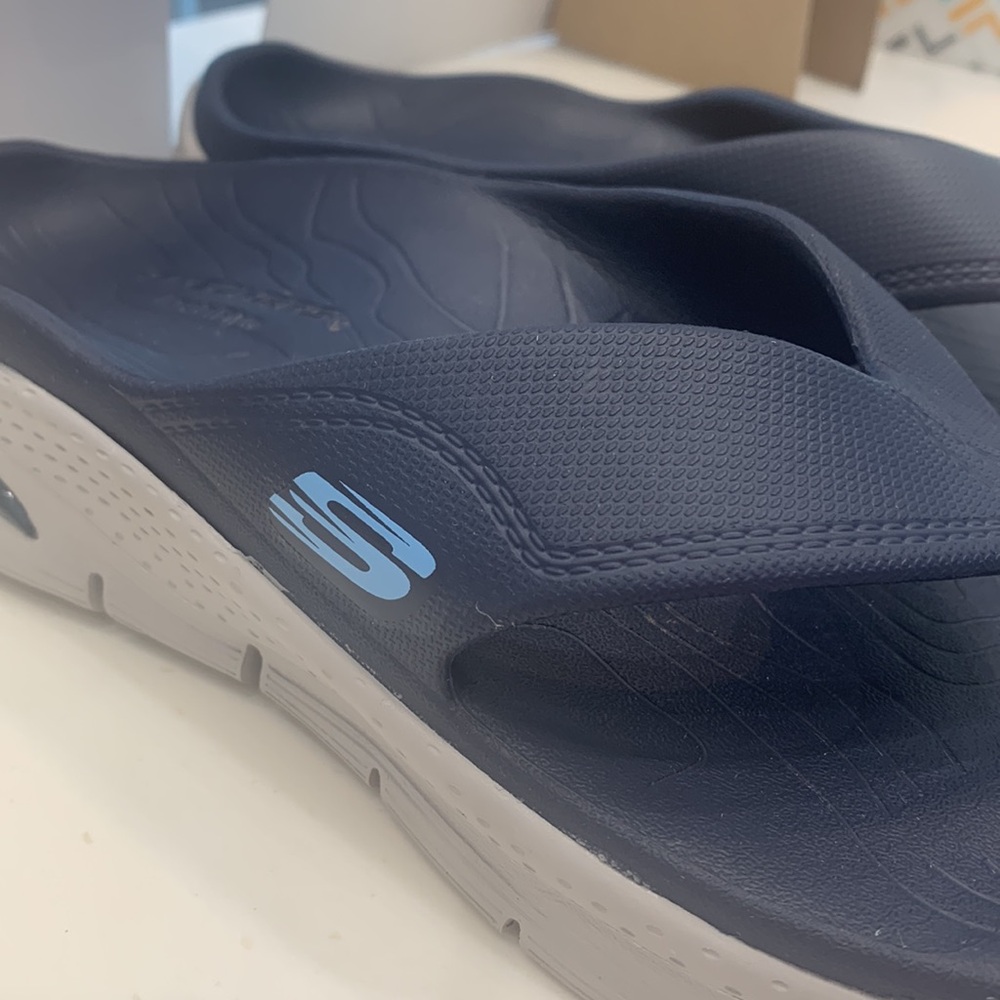 Skechers navy flip flops - Picture 3 of 9
